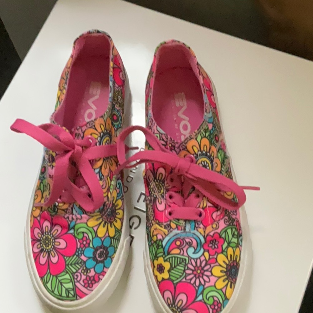 Evos Flower Child Sneakers